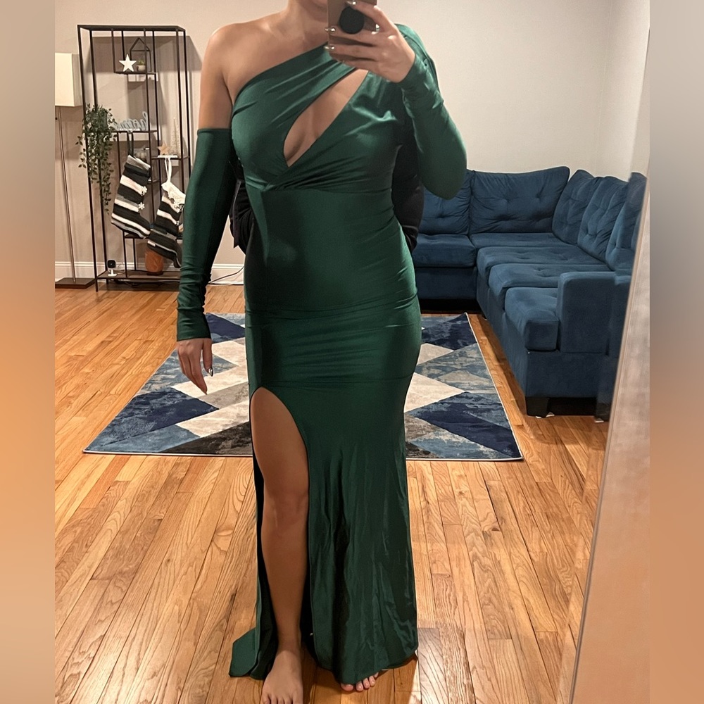 Giti Online Formal dress. NWT.